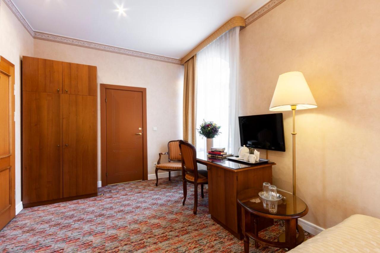 Story Inn Self Check-In Hotel Вильнюс Экстерьер фото